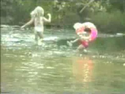 大物をゲットした少女