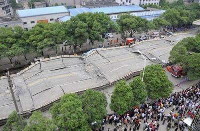 中国・高架橋事故01