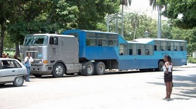 キューバのらくだバス05