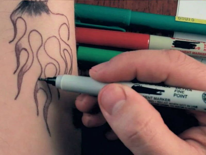 海外の両親 6歳の娘がタトゥーを描くペンで描きまくった 落ちないんだけど らばq