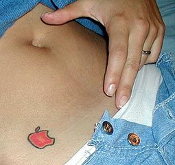 appleロゴのタトゥー06