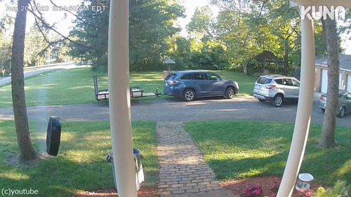 時速100kmでタイヤが家の玄関に衝突03