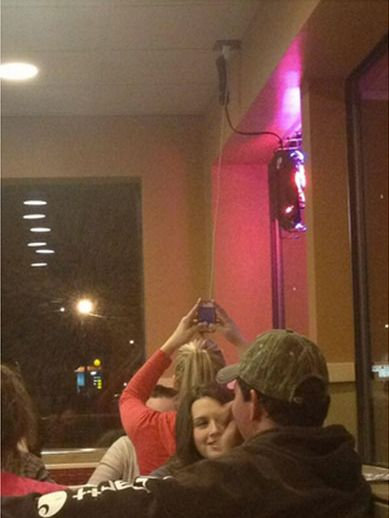 天井からスマホの充電02