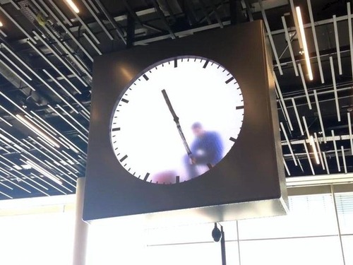 アムステルダム空港の手書き時計03