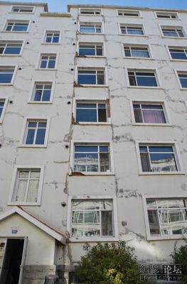 新築なのに倒壊寸前の中国の建物01