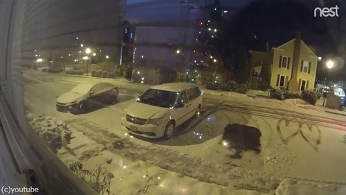 雪の駐車場で偶然できたもの04