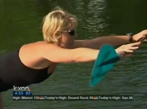 湖の上でヨガ02