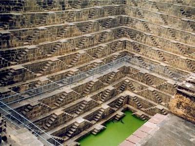 階段だらけのインドの井戸「Chand Baori」TOP
