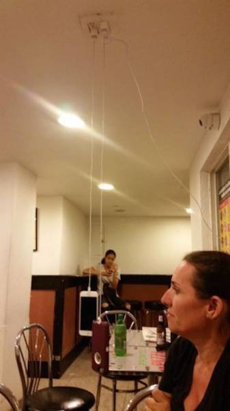 天井からスマホの充電09