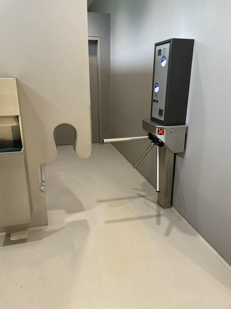 大人は有料 子供は無料の公衆トイレは こんな入り口だった 海外の反応 らばq