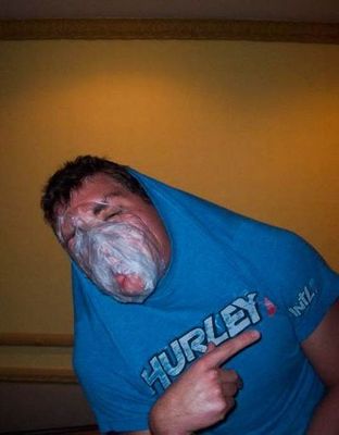 テープで変顔08