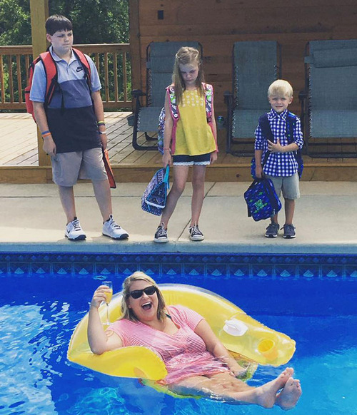 夏休みが終わって喜ぶ親たち01