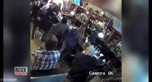 バーテンダーの機転、客を助ける05