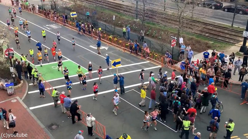 マラソン中の道路をどうやって渡るか05