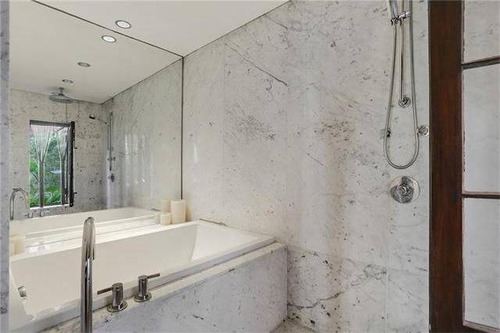 中はすごい家07