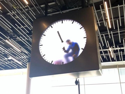 アムステルダム空港の手書き時計02