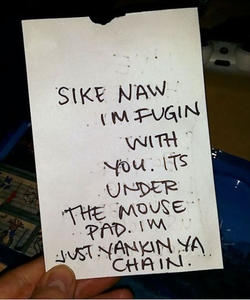 妻がゲーマーの夫にいたずら04