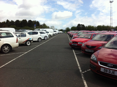 駐車場の誘導係01