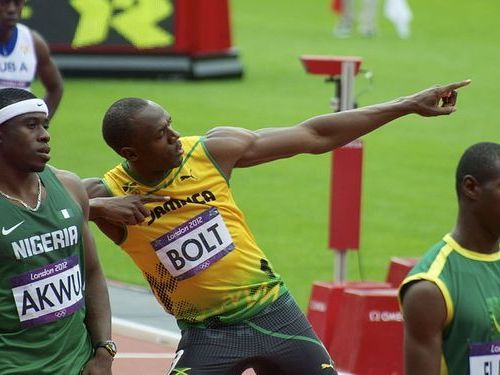 ボルトが盲目ランナーのガイドとして走る00