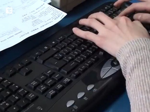 逆さまに見える女性03