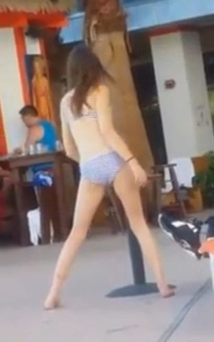 ビキニ美女の自撮り11