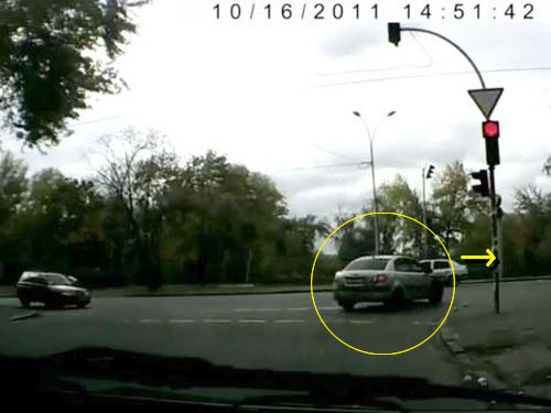 信号無視をする車の意外な結末