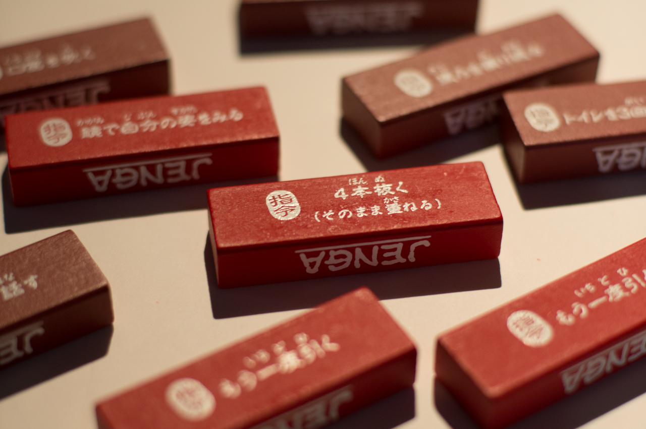 崩れる恐怖に精神的な恐怖まで 不気味に赤いブロックの 恐怖ジェンガ をみんなで遊んでみると らばq