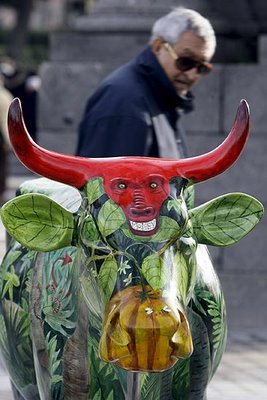 スペインの面白牛彫刻05