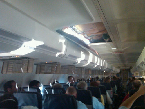 こんなことって 飛行機乗ってるときにバーンと大きな音が鳴った結果 の写真 らばq