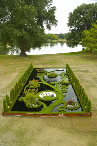 「庭・池・ソファ」03