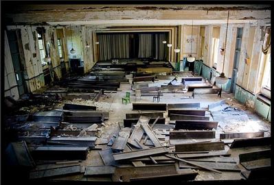 廃墟となった劇場04