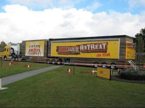 トレーラーがバーに変身00