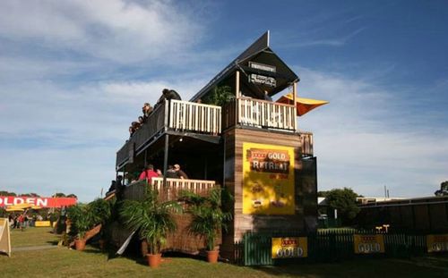 トレーラーがバーに変身08