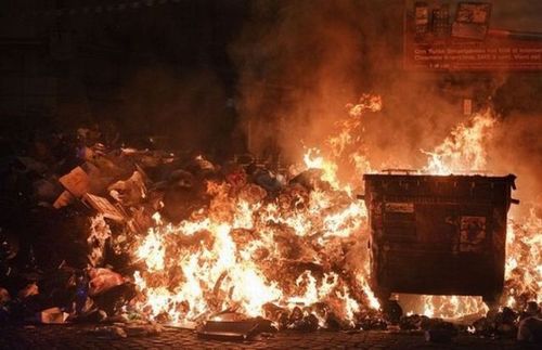 ゴミの街ナポリ10