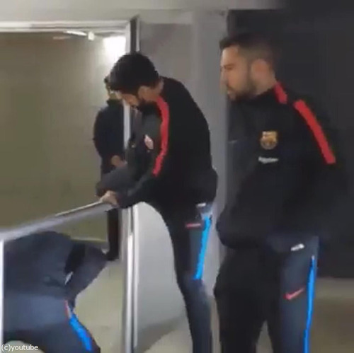 ������ˤ�3�����פοͤ�����02