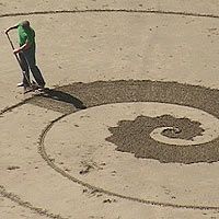 砂浜に描いた5kmに及ぶ巨大なアート01
