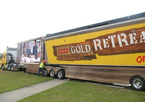 トレーラーがバーに変身01