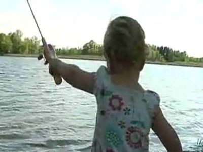 2歳幼女が大物釣り上げ02