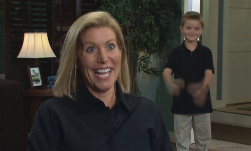 初めて息子の声を聴く母親04