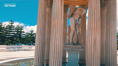 巨人の手が支えるベトナムの橋08