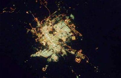 宇宙ステーションから見た世界の大都市の夜景13