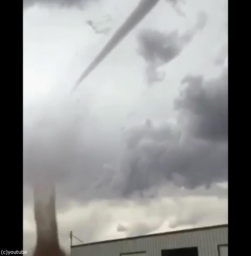 メキシコで 悪魔のしっぽ と呼ばれる珍しい竜巻が観測される 動画 らばq メキシコで 悪魔のしっぽ と呼ばれる珍しい竜巻が観測される 動画 らばq