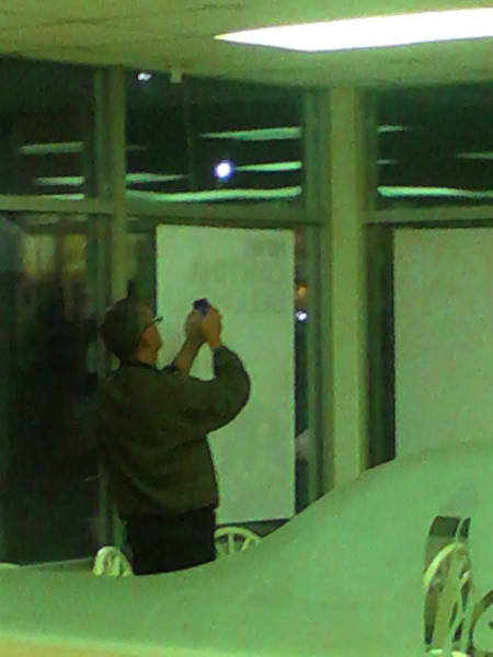 天井からスマホの充電03