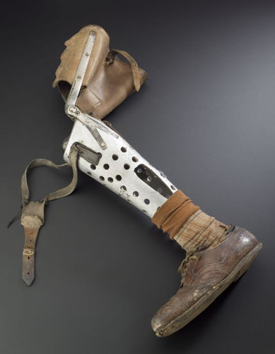 昔の義手・義足17