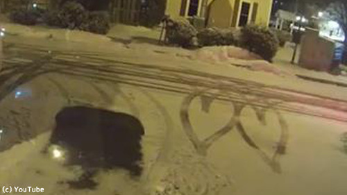 雪の駐車場で偶然できたもの05