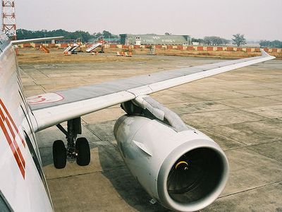 飛行機のエンジン00