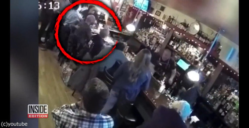 バーテンダーの機転、客を助ける03