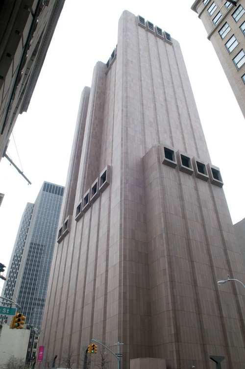 ニューヨークの窓のないビル01