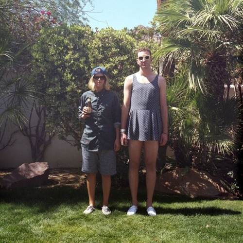 男女の服を交換02