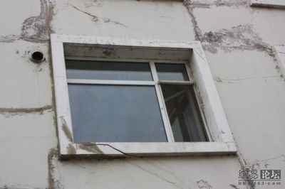 新築なのに倒壊寸前の中国の建物02